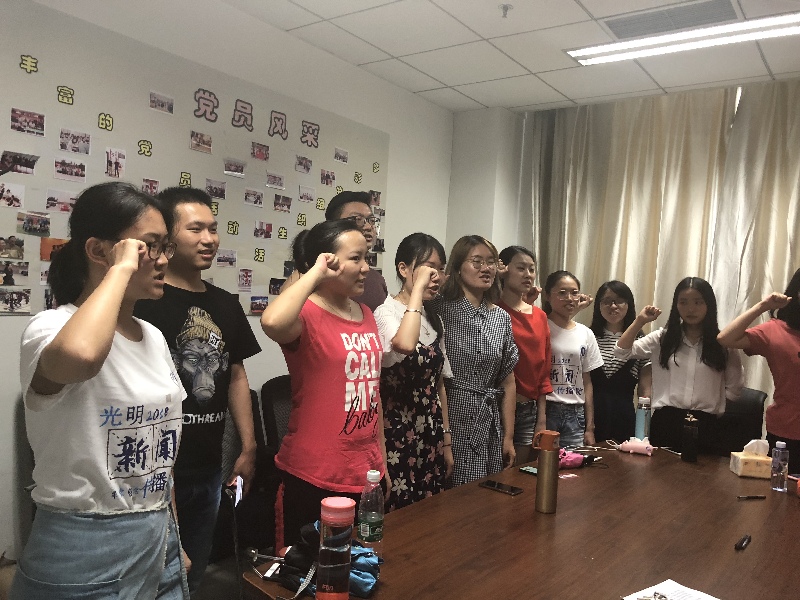 304am永利集团官网举办“青春•理想•责任”本科毕业生党员座谈会 304am永利集团官网举办“青春•理想•责任”本科毕业生党员座谈会