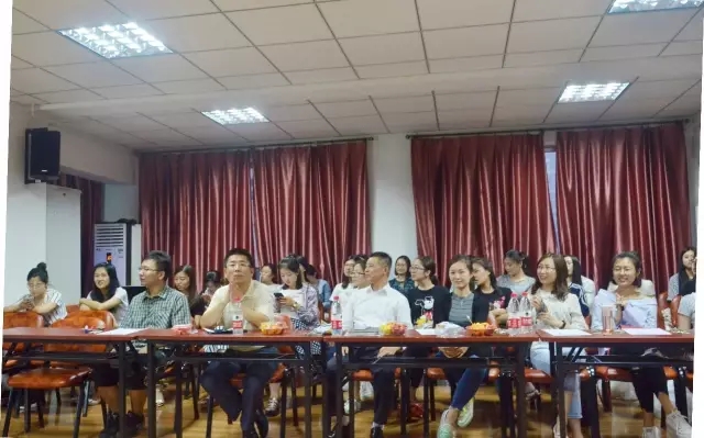 “光明青春 研路有你” 2017届研究生毕业联欢会成功举办 “光明青春 研路有你” 2017届研究生毕业联欢会成功举办