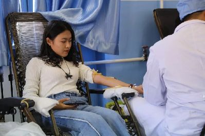 新闻院员工积极参与2019年度无偿献血活动