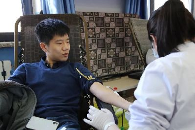 新闻院员工积极参与2019年度无偿献血活动