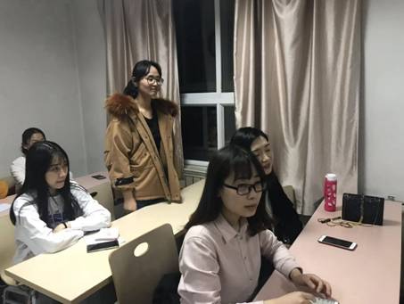在“批评与自我批评”中进步——记2017级研究生党支部专题组织生活会 69a925b7cb0a4669c30b2b795a30564