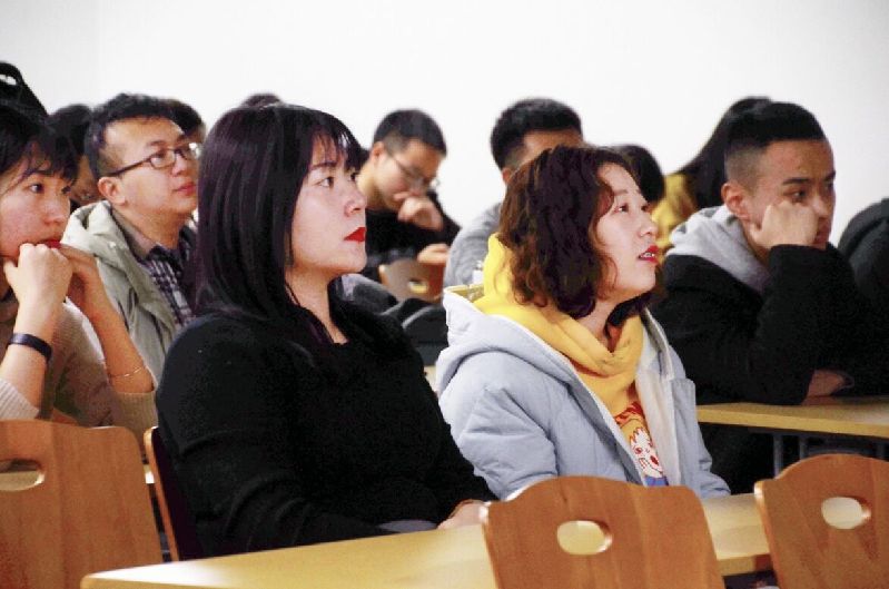 新闻人一直在路上——好记者讲好故事 新闻人一直在路上——好记者讲好故事