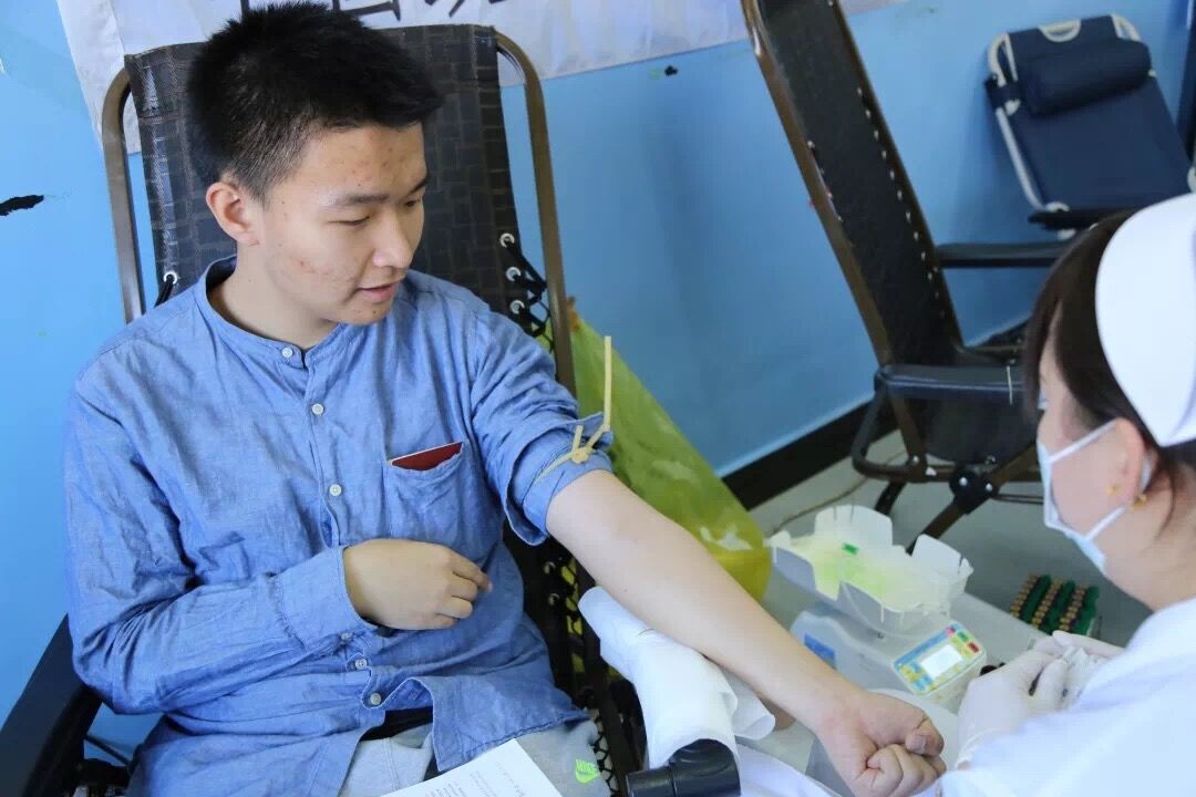 新闻院员工积极参与2019年度无偿献血活动