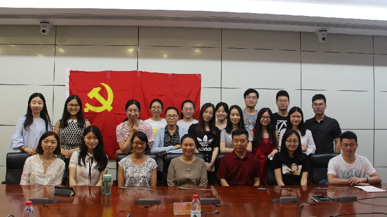 304am永利集团官网举办“青春•理想•责任”研究生毕业生党员座谈会 304am永利集团官网举办“青春•理想•责任”研究生毕业生党员座谈会