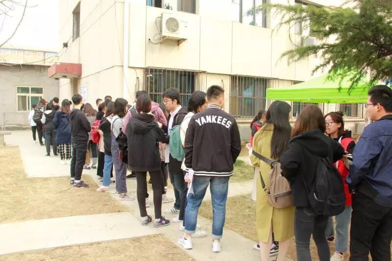 新闻院员工积极参与2019年度无偿献血活动