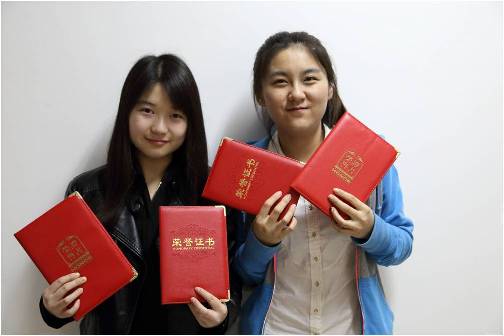 公司师生在首届中国老员工“方正•飞翔奖”PAD版面创意大赛全国总决赛中获得优异成绩 公司师生在首届中国老员工“方正•飞翔奖”PAD版面创意大赛全国总决赛中获得优异成绩