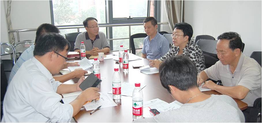 新闻与传播学院开展“马克思主义群众观点和党的群众路线”中心组理论学习活动 新闻与传播学院开展“马克思主义群众观点和党的群众路线”中心组理论学习活动